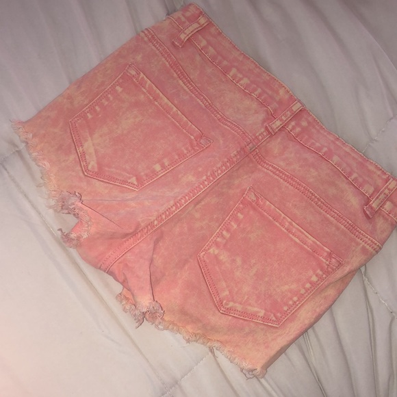 Distressed shorts - Picture 3 of 4